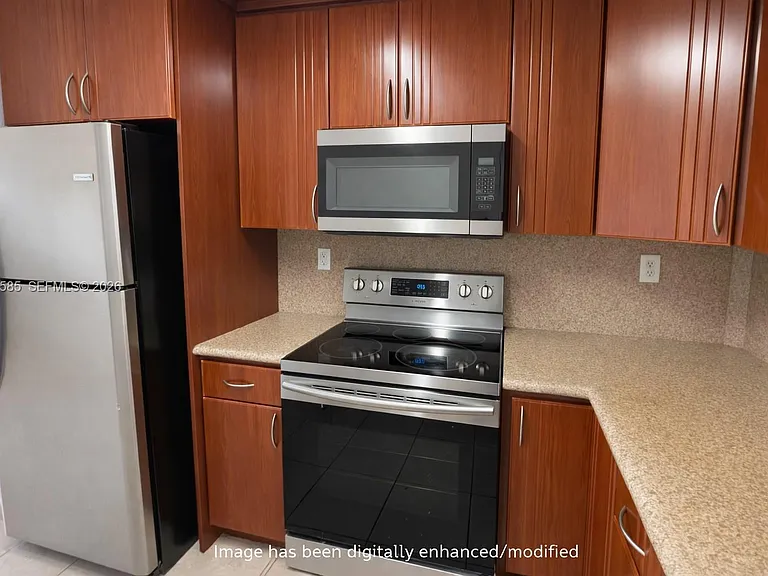 318 E 6th St #102 — Photo 9