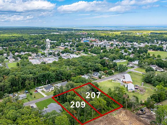 4th image of 209 Schoolhouse Ln