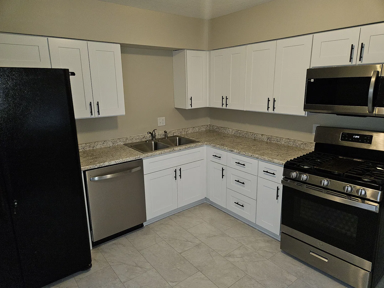 3 bed, 1.5 bath, 1700 sqft, $1,395 — Photo 2