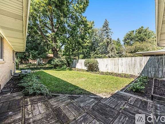 5th image of 3119 Burton St SE #2