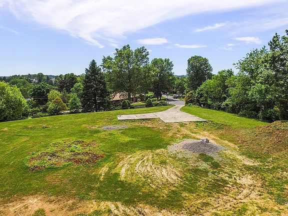 2nd image of 50 Kingston Dr