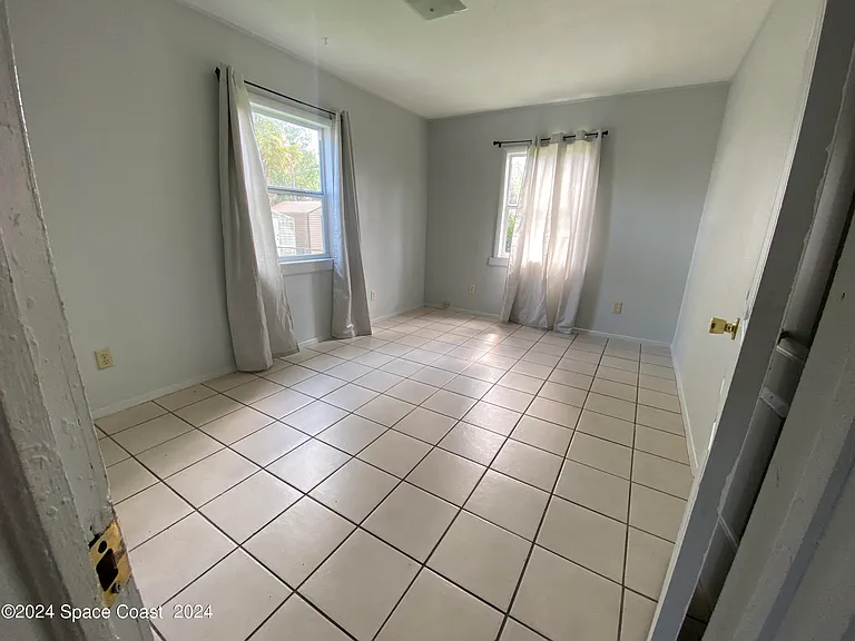 835 Kanawha St — Photo 5