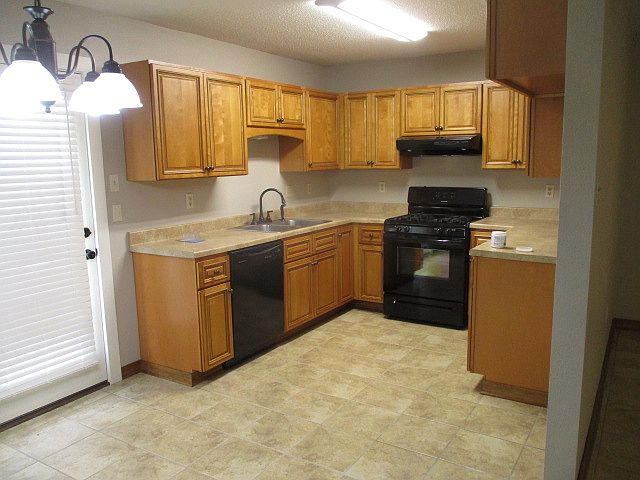 Kitchen with dishwasher, oven/stove