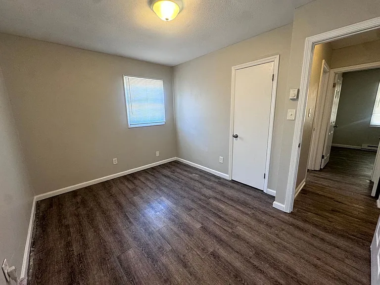 927 Fiske Dr — Photo 4