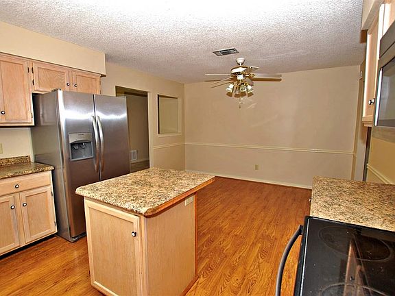 3rd image of 1411 Little Creek Dr
