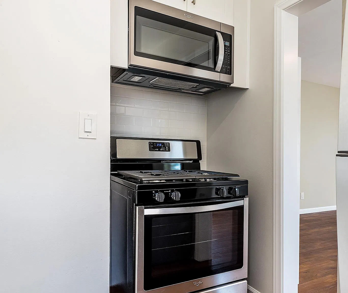2 bed, 812 sqft, $2,995 — Photo 4