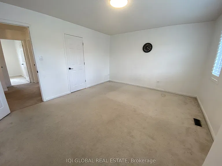 8 Bonello Cres — Photo 19