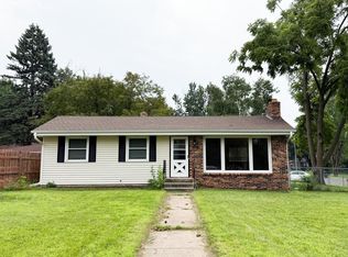 1666 Laurie Rd E, Maplewood, MN 55109