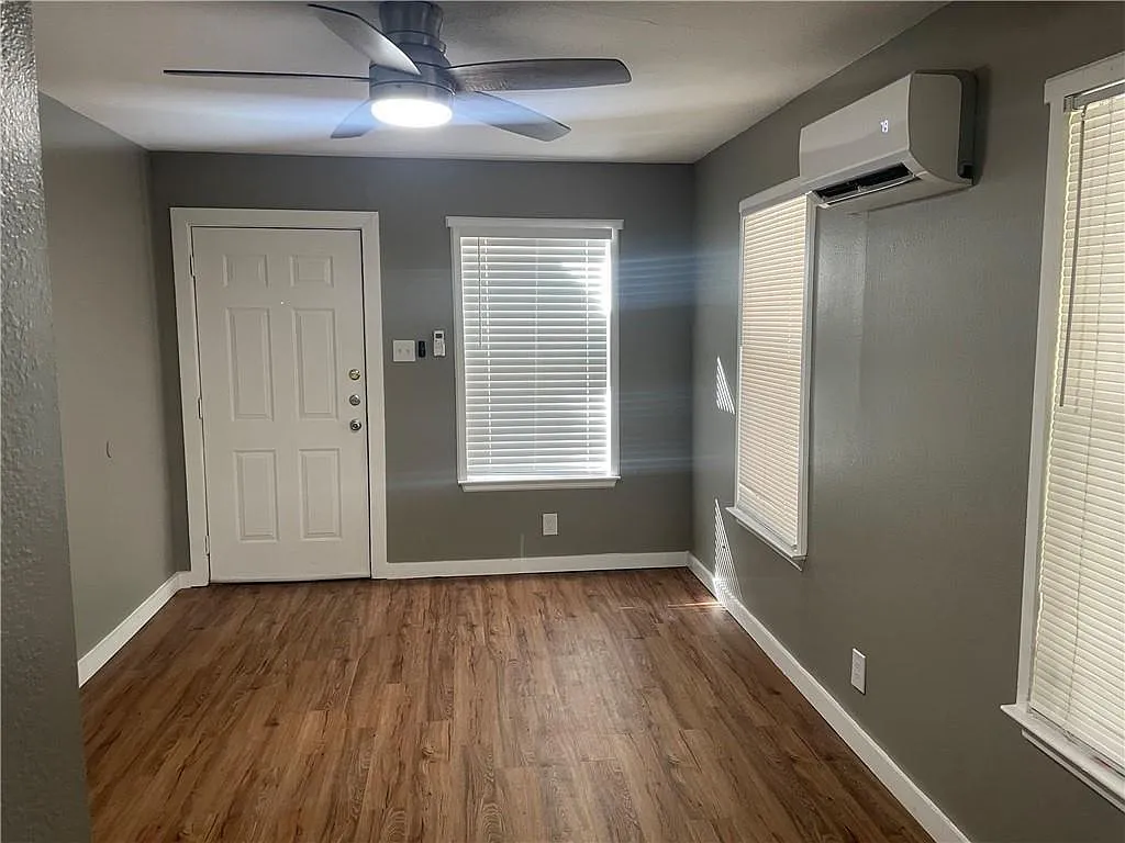 1 bed, 1.0 bath, 600 sqft, $1,300 — Photo 3
