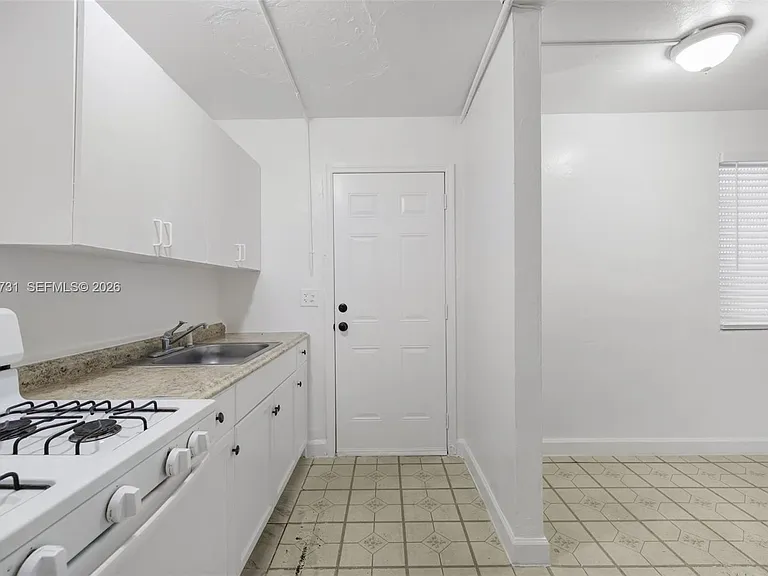 126 SW 18th Ave #4 — Photo 2