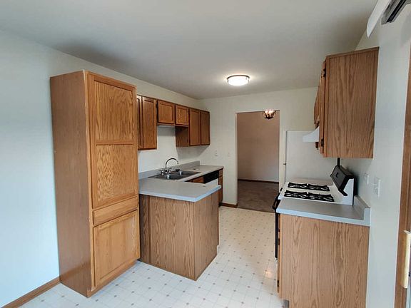 5th image of 329 Sheffield Ct APT 2