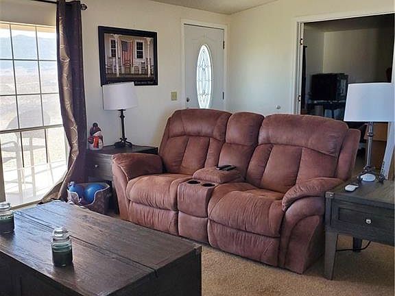 3rd image of 782 Crescent Dr
