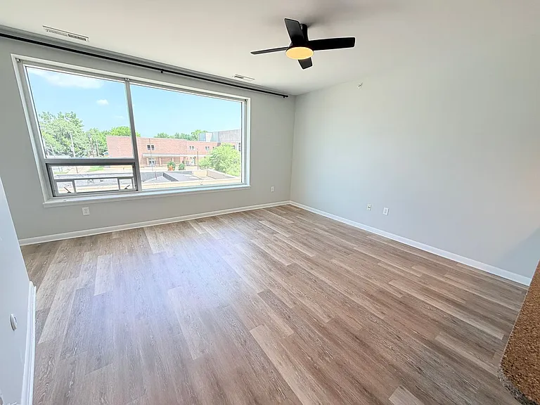 3101 E 10th St #301 — Photo 10