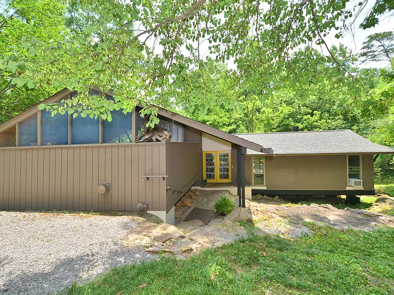2268 Pine Ln — Photo 2