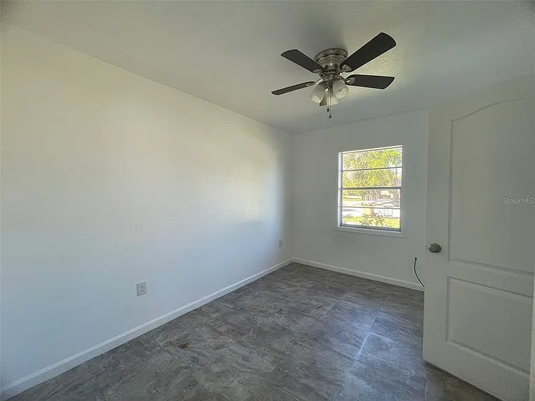 525 E Helen Ave — Photo 23