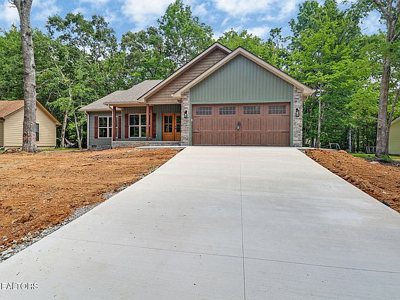 3rd image of 136 Pomeroy Dr