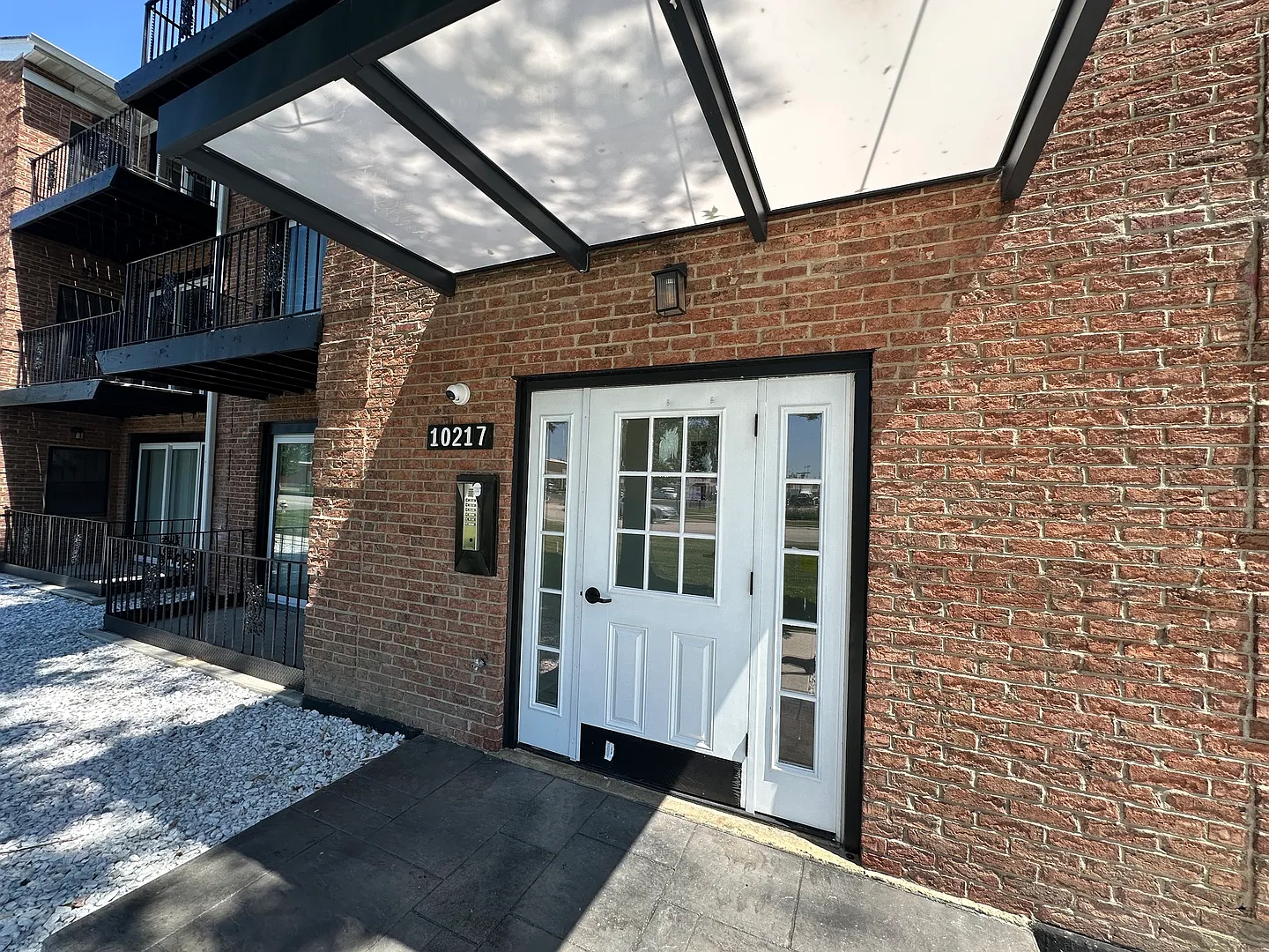 2 bed, 900 sqft, $2,395 — Photo 2