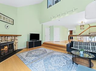 576 Sanderling Ct, Secaucus, NJ 07094