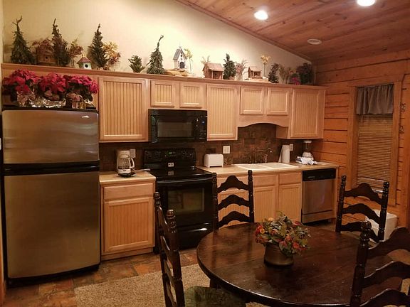 4th image of 285 Oakridge Dr #1
