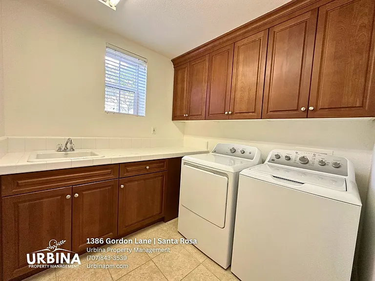 1386 Gordon Ln — Photo 23