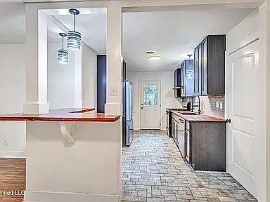 126 Lafayette Cir — Photo 6