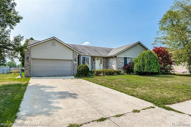 1st image of 574 Kelli Ave
