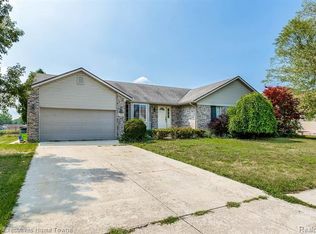 574 Kelli Ave, Marysville, MI 48040
