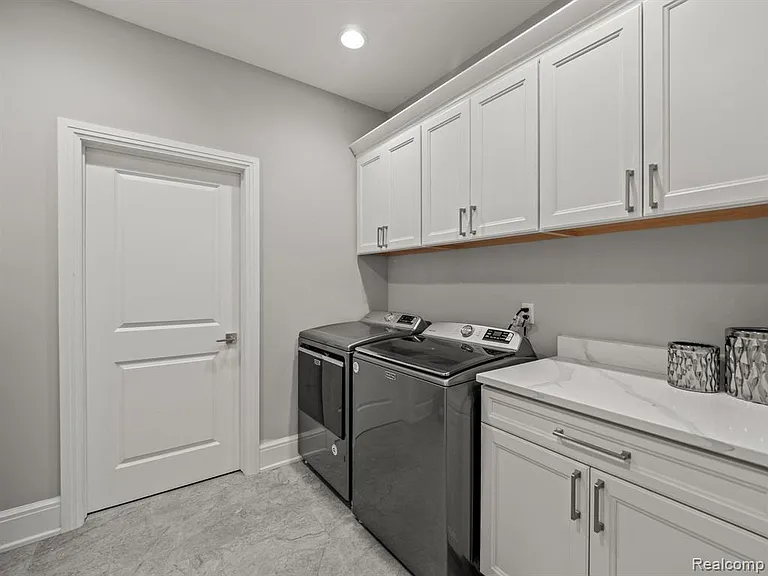3511 Lakecrest Dr — Photo 41