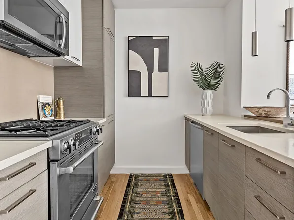 333 East 109th Street 2A image 3 of 8
