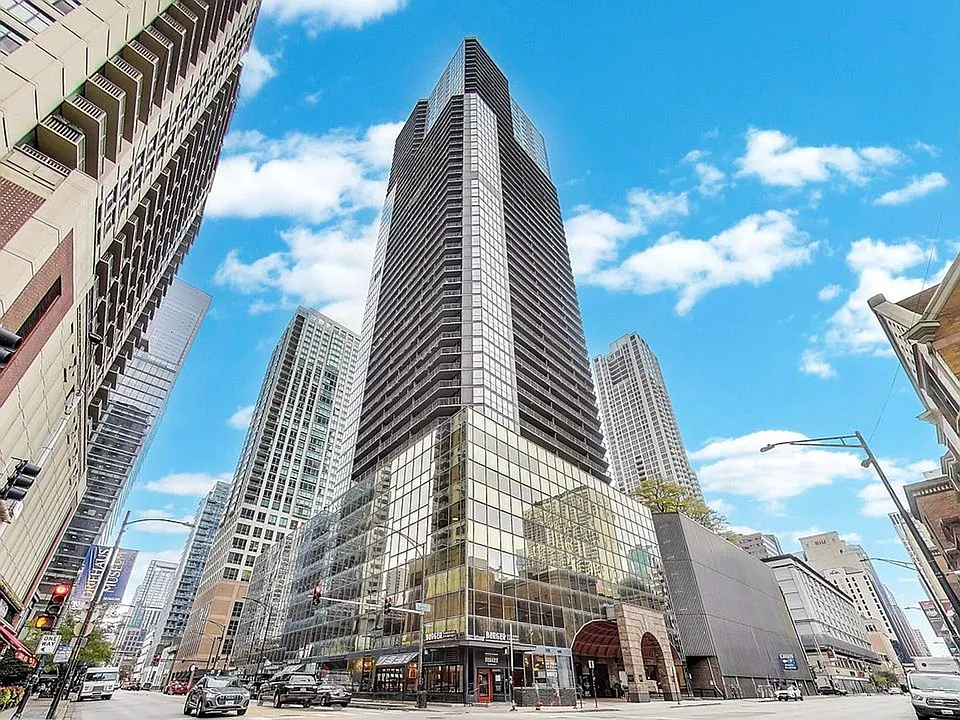 10 E Ontario Condos