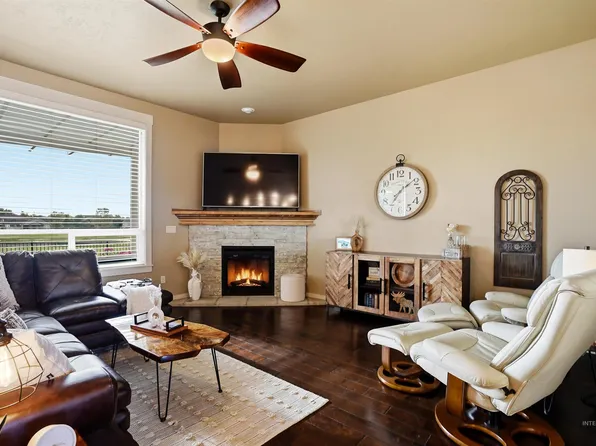 2205 S Herron Dr, Nampa, ID 83686