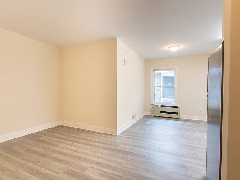 Glasstown Village Apartments — Photo 14