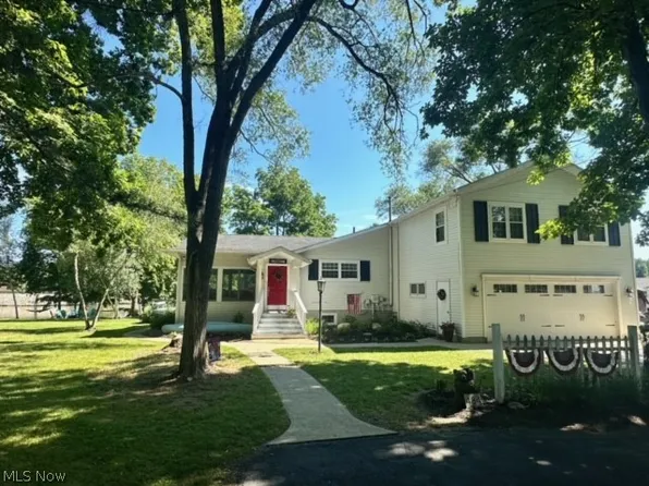 484 Hickery Cir, Willard, OH 44890