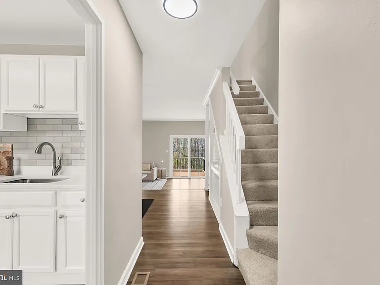 2810 Cambridge Dr — Photo 11