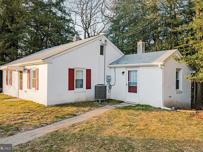 1558 Bay Head Rd — Photo 3
