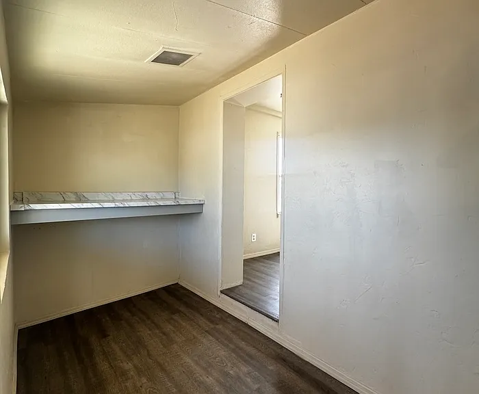 376 W Columbia St — Photo 7