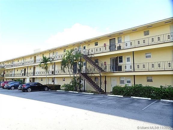 4th image of 2940 NE 203rd St APT C111