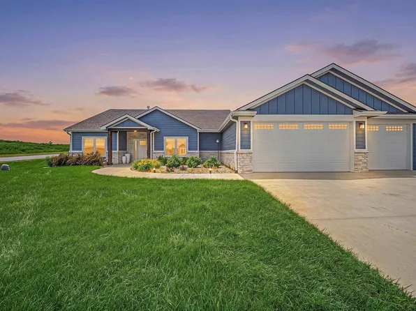 3901 Travers Cir, Manhattan, KS 66503