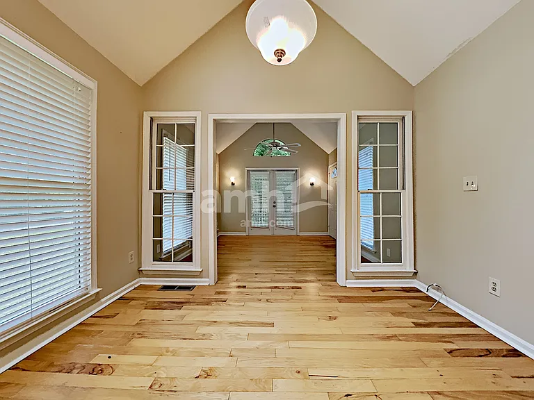 2262 Byron Ct SW — Photo 7