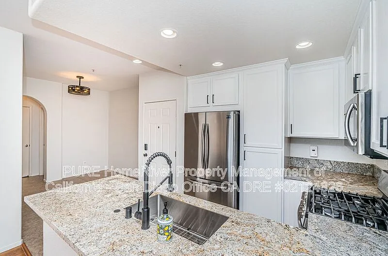 2 bed, 2.5 bath, 1275 sqft, $2,899 — Photo 4