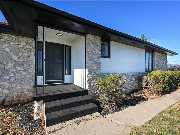 2nd image of 1611 S Farm Road 199