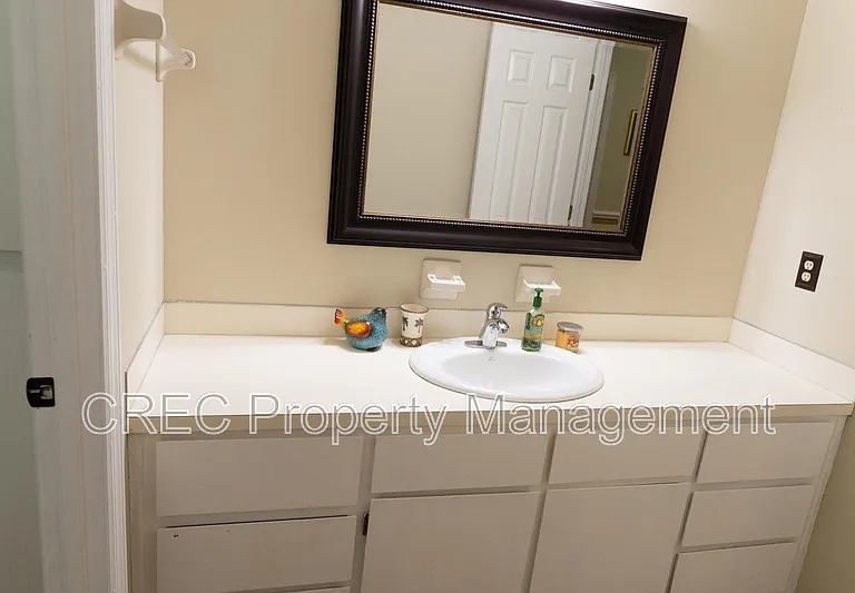 114 Queensbury Cir — Photo 32
