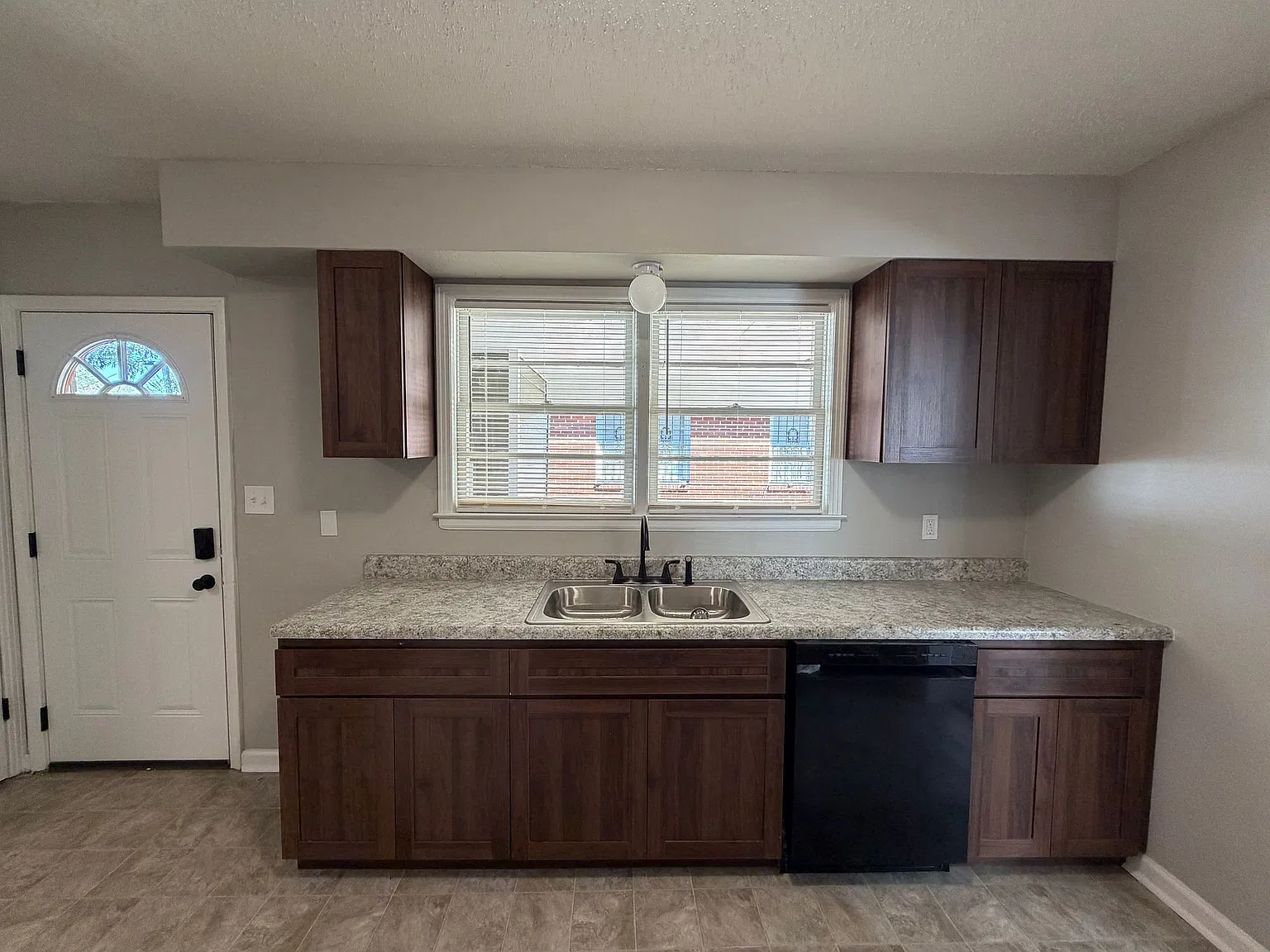 258 W Essex Ave — Photo 2
