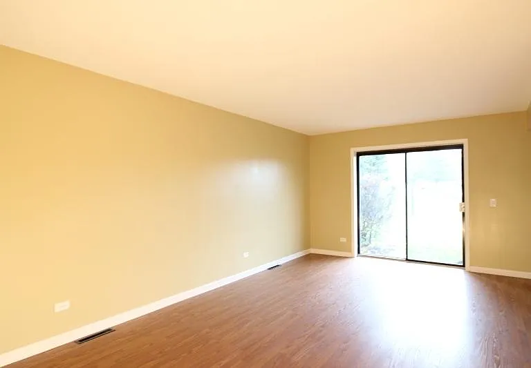 1225 Hunters Ln — Photo 7