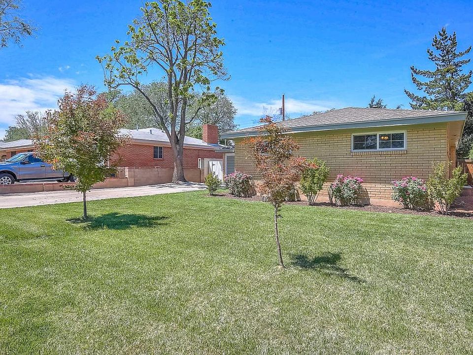 1st image of 437 Graceland Dr SE