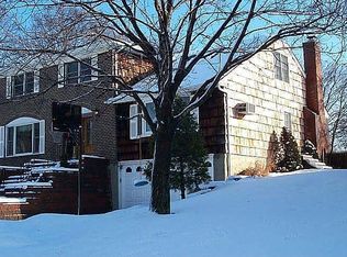 112 Hampshire Dr, Farmingdale, NY 11735