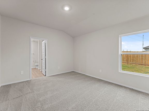 5th image of 516 Roquefort St
