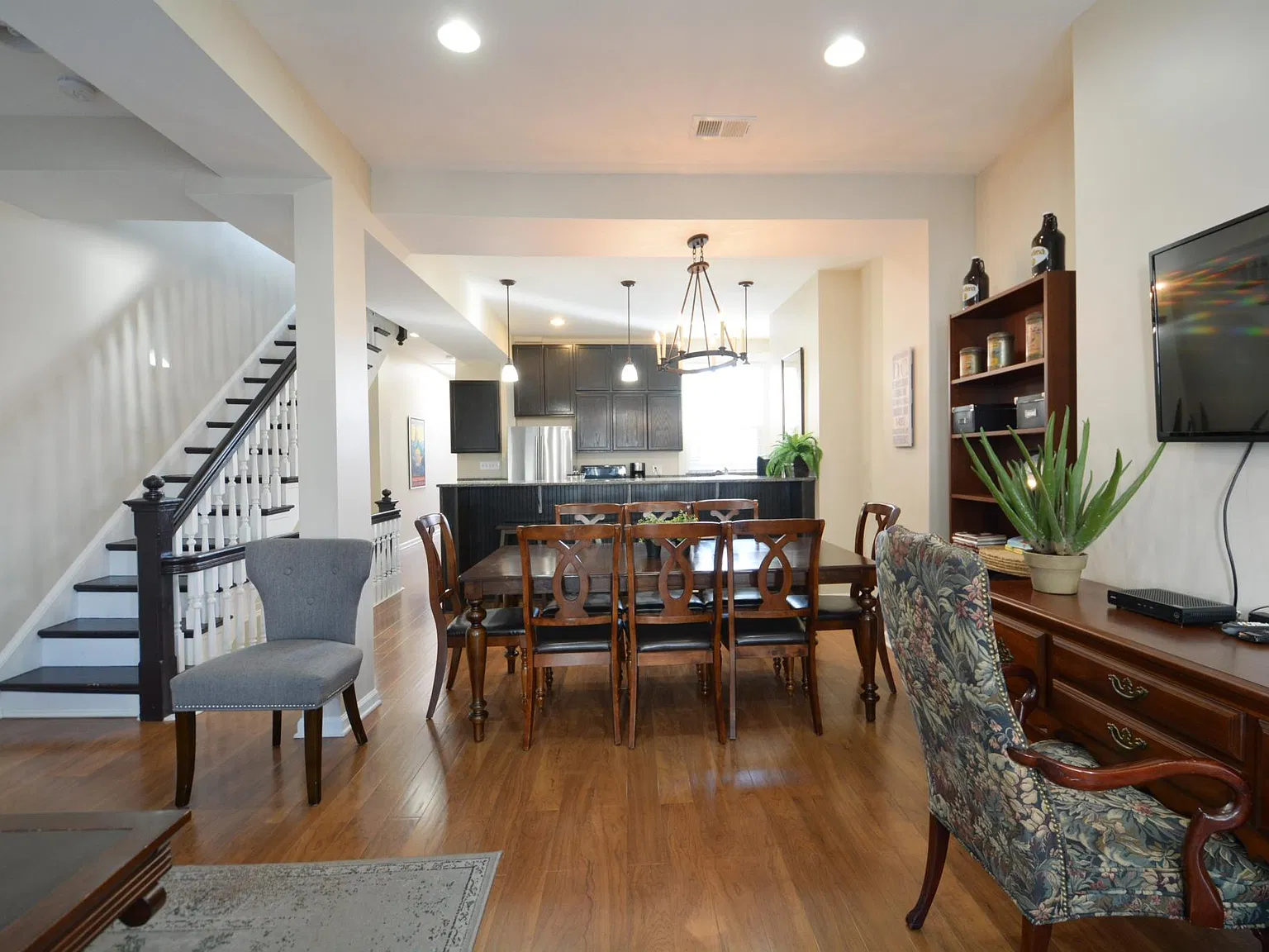 118 3rd St SE — Photo 2
