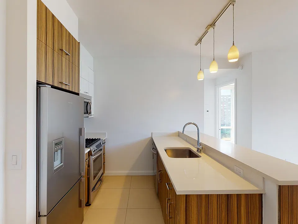 775 Columbus Ave #9C