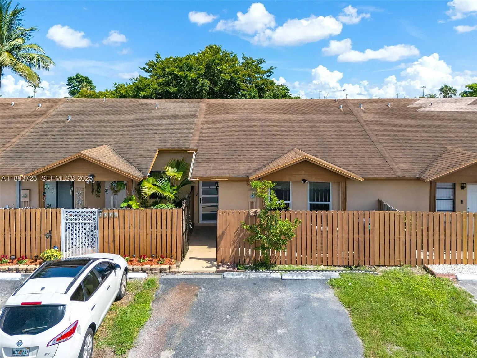 3 bed, 2.0 bath, $2,700 — Photo 2